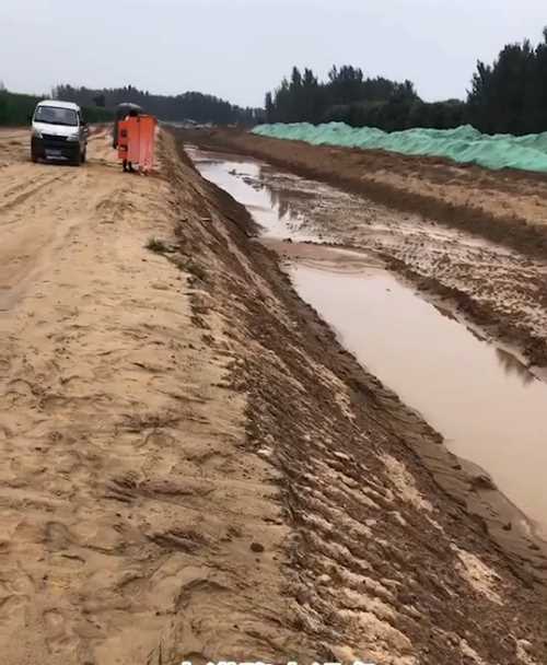 天津塘沽区河道降水